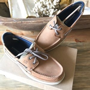 Sperry Boys Lanyard tan shoes/loafers size 5